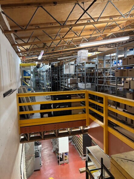 More Photos Of 2120 E Powell Blvd, Gresham General Retail For Sale