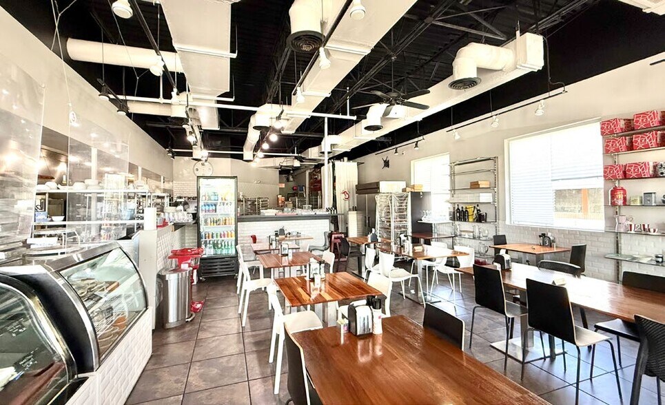 More Photos Of 3980 NW Federal Hwy, Jensen Beach General Retail For Lease