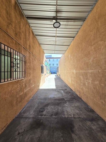 More Photos Of 1451-1453 Malvern Ave, Los Angeles Warehouse For Sale