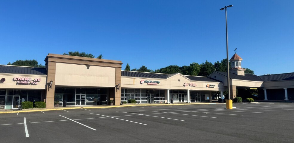 More Photos Of 496 S Pleasantburg Dr, Greenville Storefront Retail Office For Lease