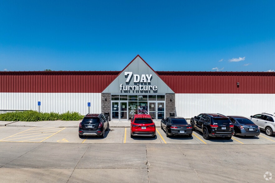 More Photos Of 2240 Fletcher Ave, Lincoln Showroom For Lease