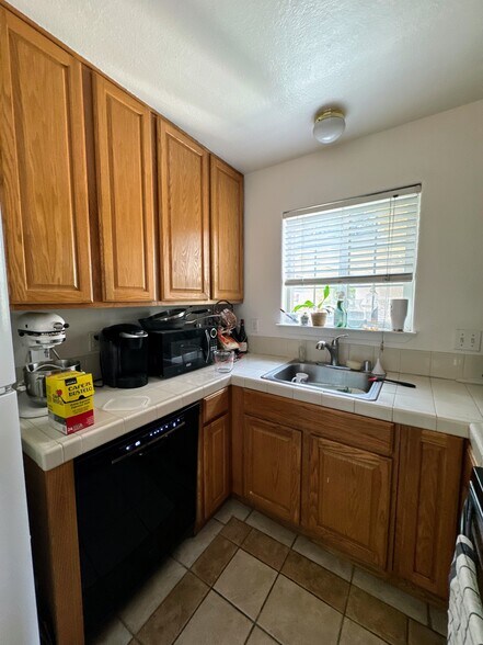 More Photos Of 928-930 Ravenscourt Ave, Campbell Apartments For Sale