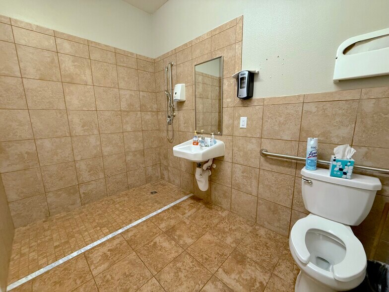 More Photos Of 1743 Park Center Dr, Orlando Medical For Lease