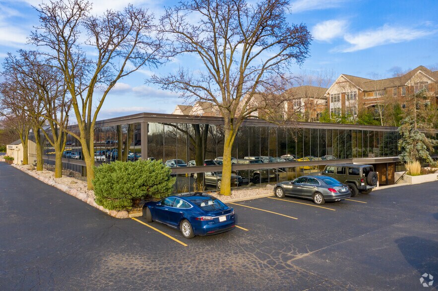 More Photos Of 175 Olde Half Day Rd, Lincolnshire Office For Lease