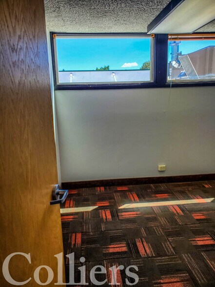 More Photos Of 1111 S Broadway Ave, Boise Office For Sale