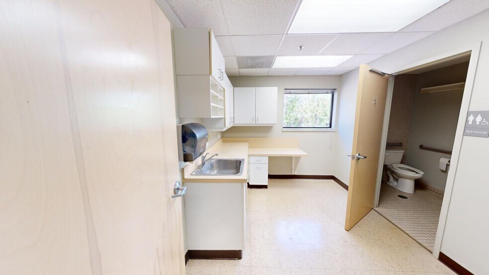 More Photos Of 725 W Fabyan Pky, Batavia Medical For Lease