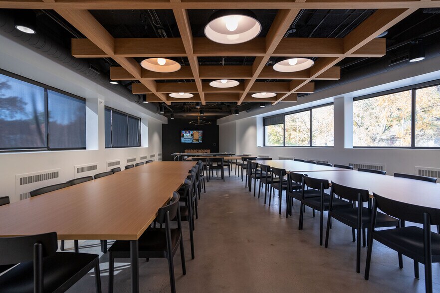 More Photos Of 9201 Ward Pky, Kansas City Office For Sale