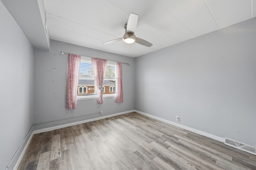 More Photos Of 3837 W 95th St, Evergreen Park Storefront Retail Residential For Sale