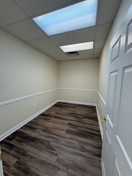 More Photos Of 23077 Three Notch Rd, California Office For Sale