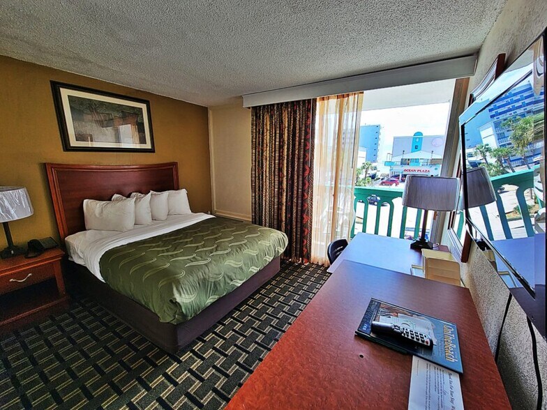 More Photos Of 1004 S Ocean Blvd, Myrtle Beach Hotel For Sale