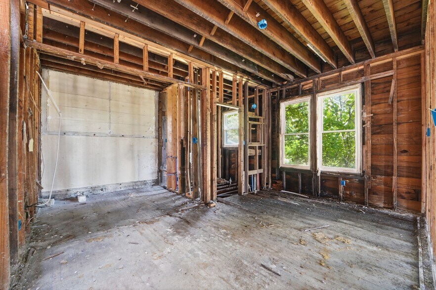 More Photos Of 1300 Porter St, Dearborn Apartments For Sale