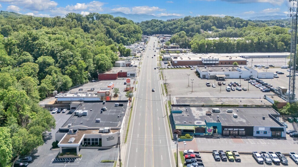 More Photos Of 2601 Franklin Rd, Roanoke Freestanding For Sale