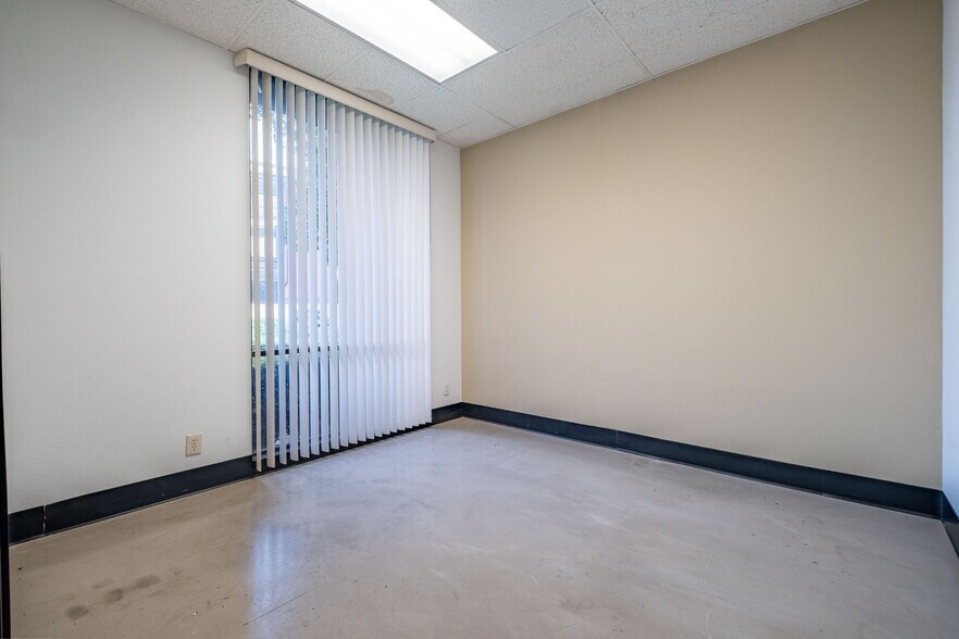 More Photos Of 550 N Golden Circle Dr, Santa Ana Office For Lease