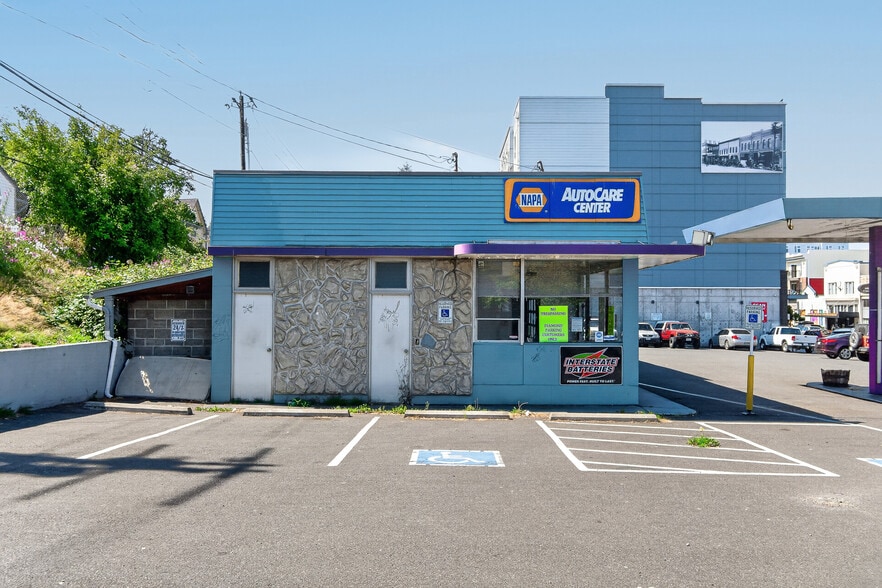 More Photos Of 1058 N State St, Bellingham General Retail For Sale