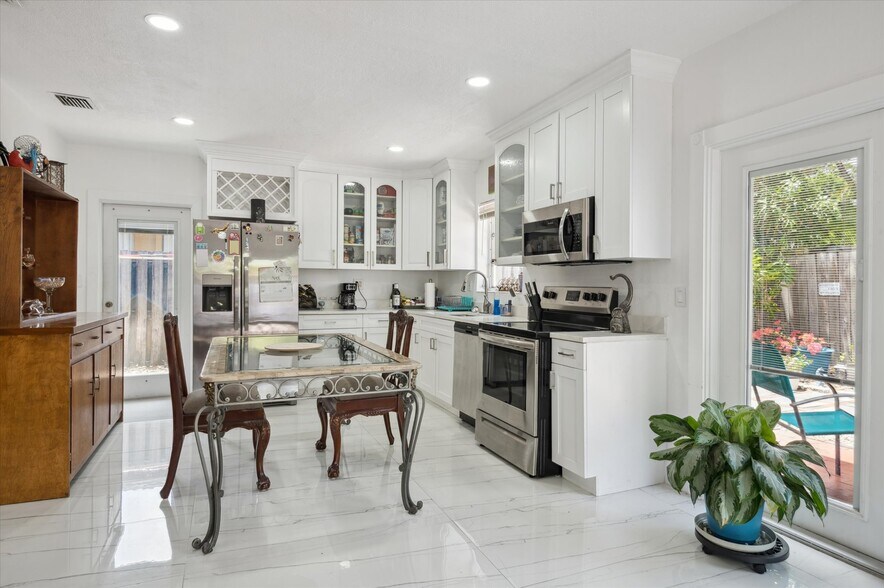 More Photos Of 1715 SW 21st St, Fort Lauderdale Multifamily For Sale