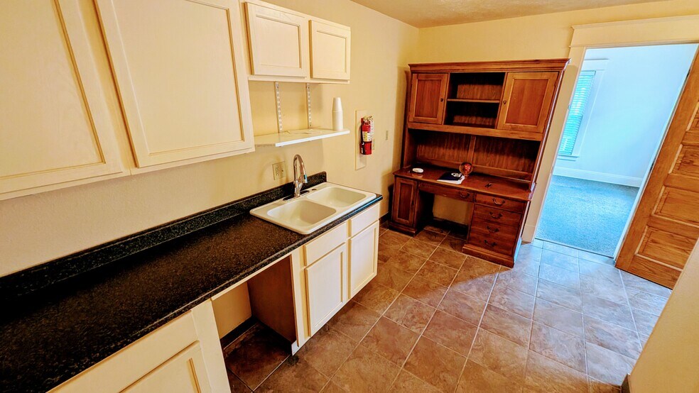 More Photos Of 607 Lincolnway W, Mishawaka Office Residential For Lease