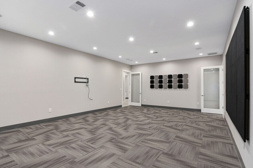 More Photos Of 8212 Liberty Grove Rd, Rowlett Medical For Sale