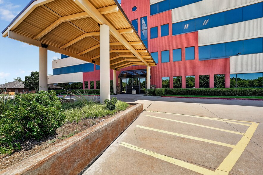 More Photos Of 13321 N Meridian Ave, Oklahoma City Medical For Lease