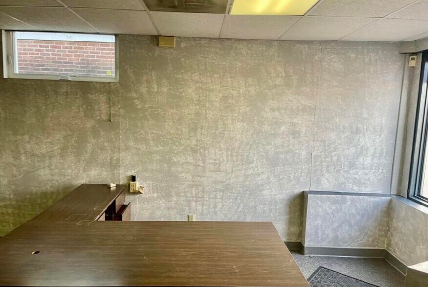 More Photos Of 606 Michigan Ave, Schenectady Storefront For Sale