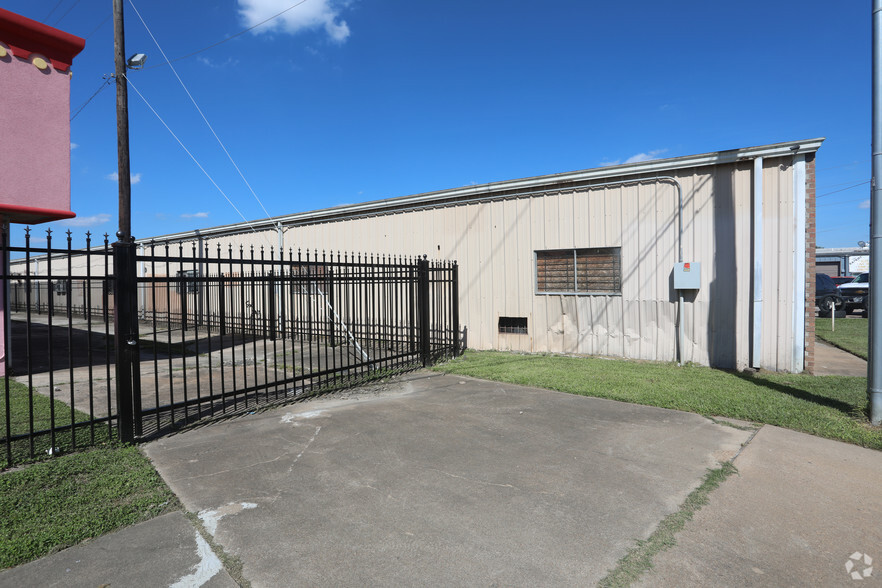 Primary Photo Of 6302 W Little York Rd, Houston Warehouse For Lease