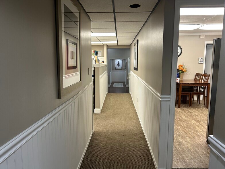 More Photos Of 223 Lithia Pinecrest Rd, Brandon Office For Sale