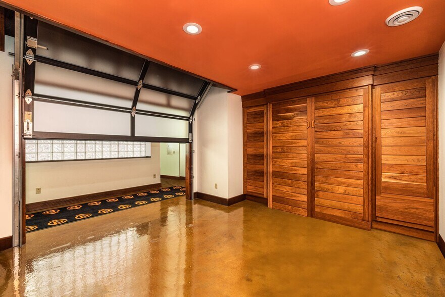 More Photos Of 1331 N Martin Luther King Dr, Milwaukee Storefront Retail Residential For Sale