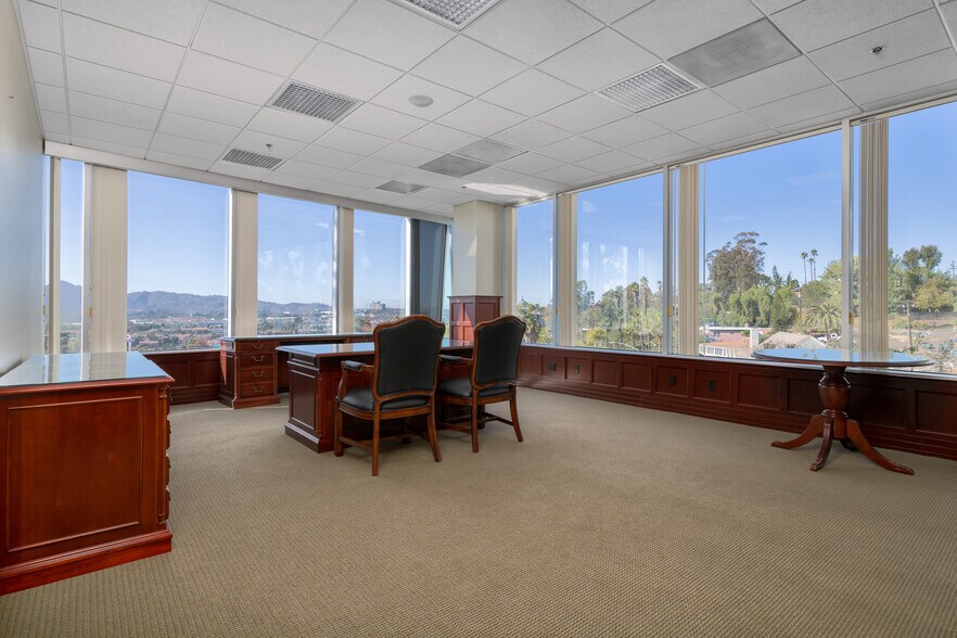 More Photos Of 900 Canterbury Pl, Escondido Office For Lease
