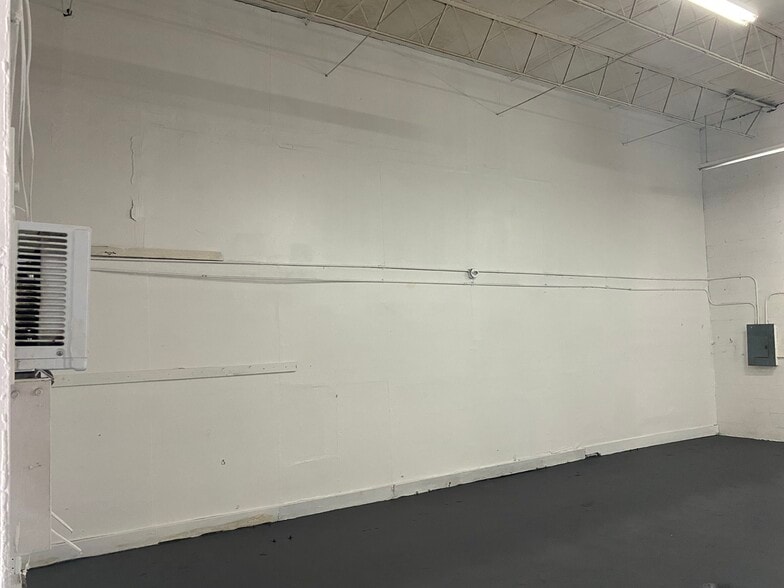 More Photos Of 5712 SW 25th St, West Park Warehouse For Lease