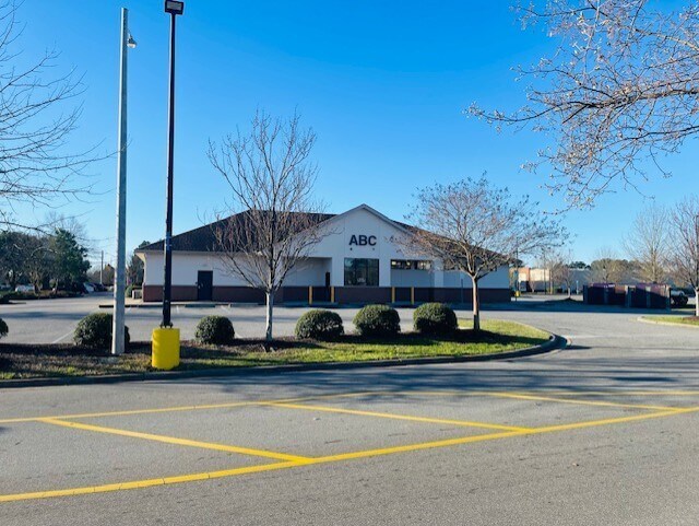 More Photos Of 2000 E Arlington Blvd, Greenville Freestanding For Sale