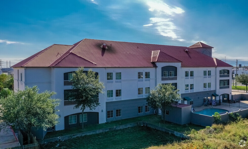 More Photos Of 415 Fm 1960 Rd E, Houston Hotel For Sale