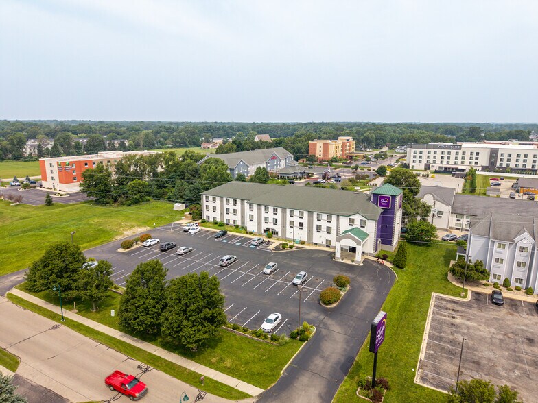 More Photos Of 220 Caravan Dr, Elkhart Hotel For Sale