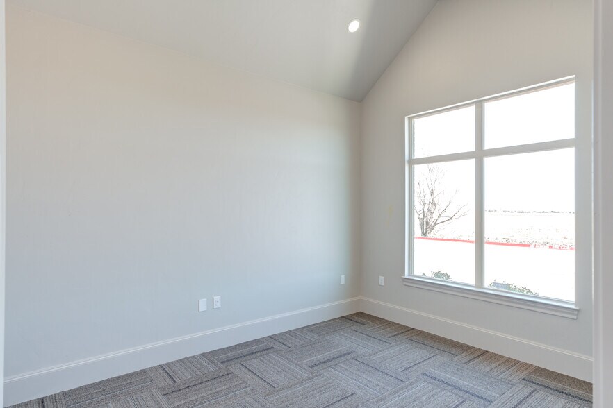 More Photos Of 1418 N Slide Rd, Lubbock Medical For Sale