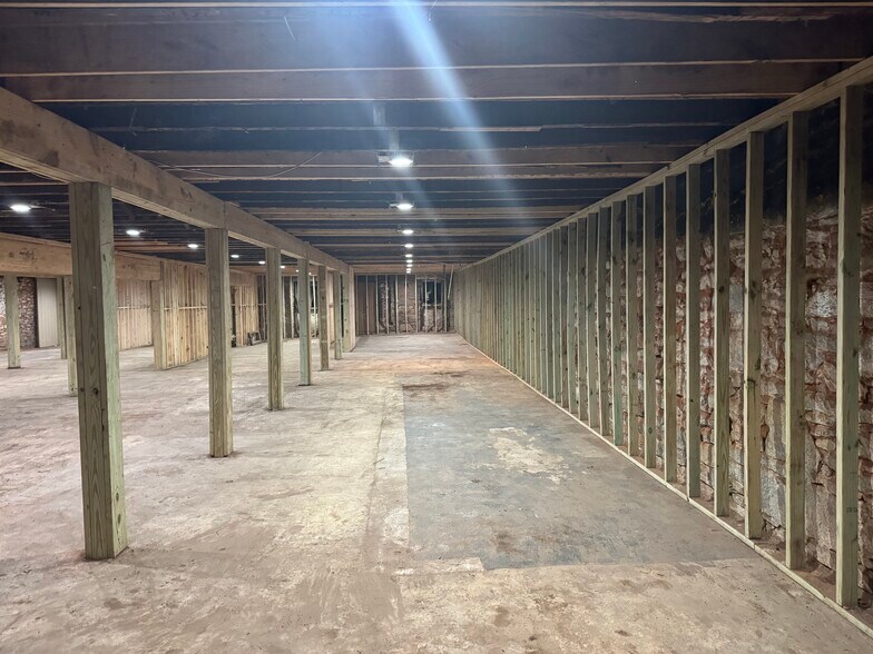 More Photos Of 116 W Solomon St, Griffin Restaurant For Lease