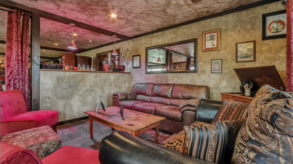 More Photos Of 1114 N Bluebird Rd, Eagle River Bar For Sale