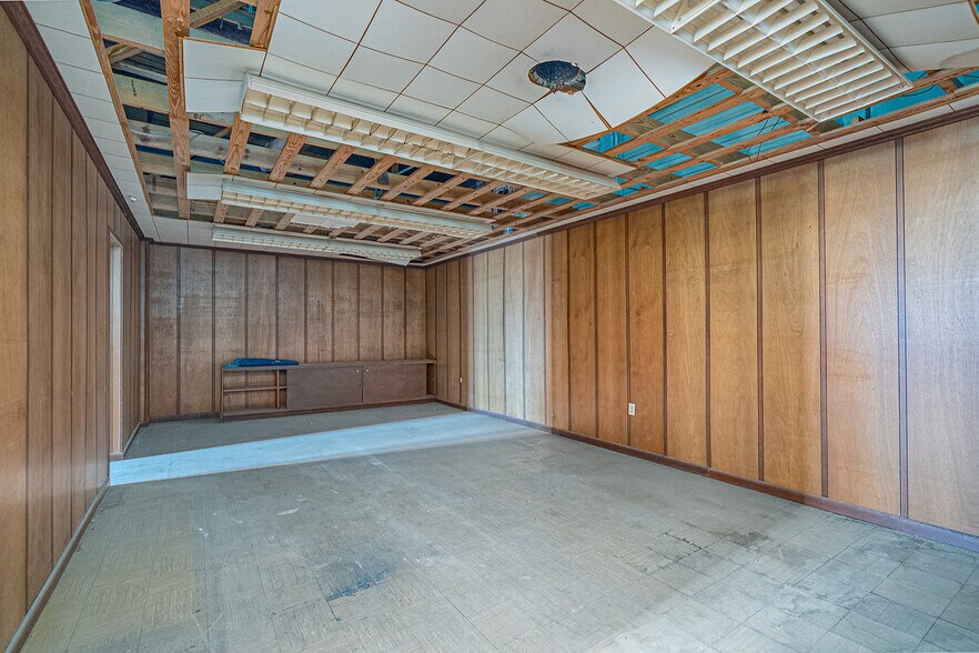 More Photos Of 100 E Bay St, Savannah Lodge Meeting Hall For Sale