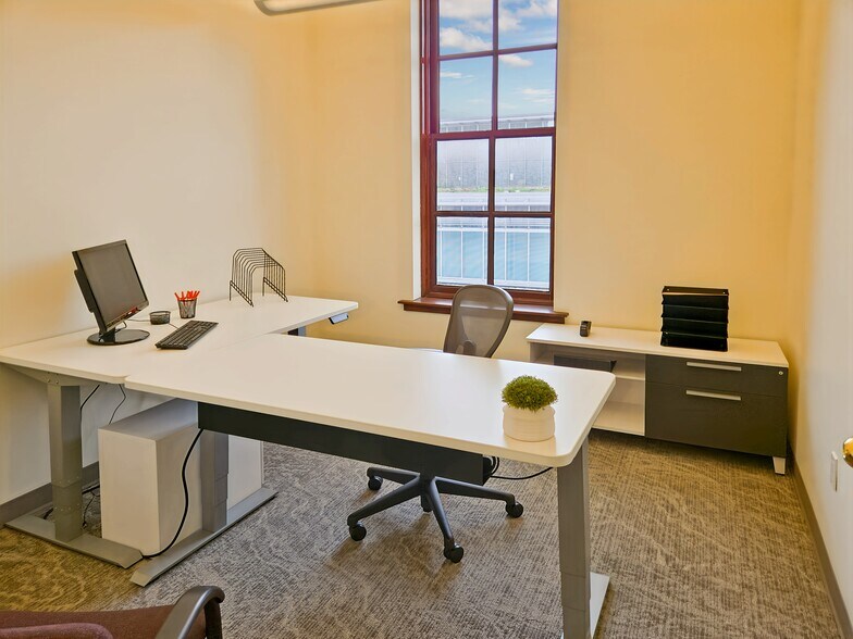 More Photos Of 332 N Harrison St, Davenport Coworking Space