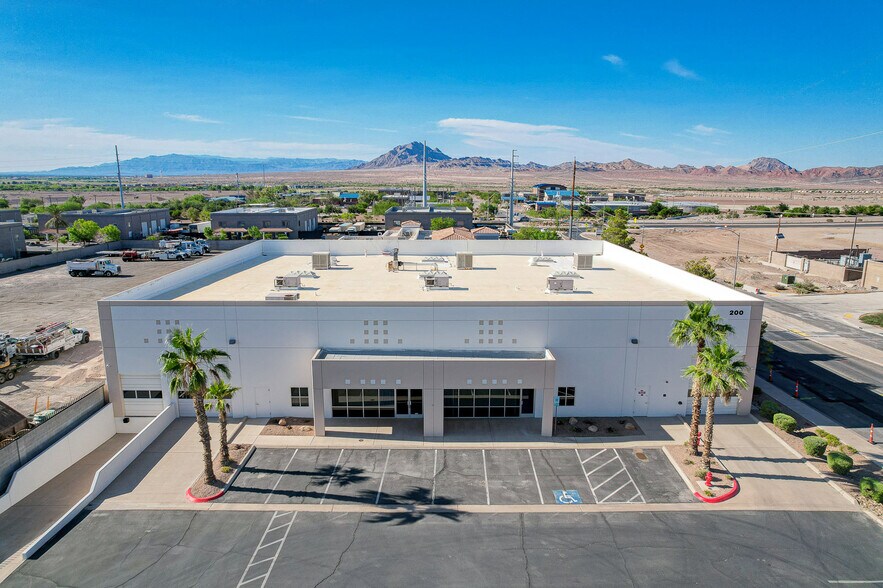 More Photos Of 200 Sunpac Ave, Henderson Warehouse For Sale