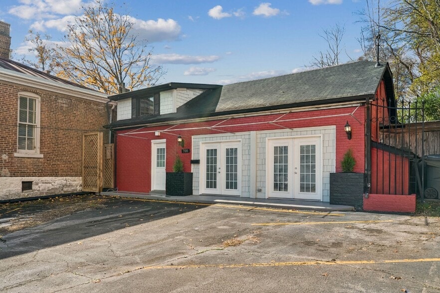 Primary Photo Of 705 Dunnington St, Columbia Freestanding For Sale