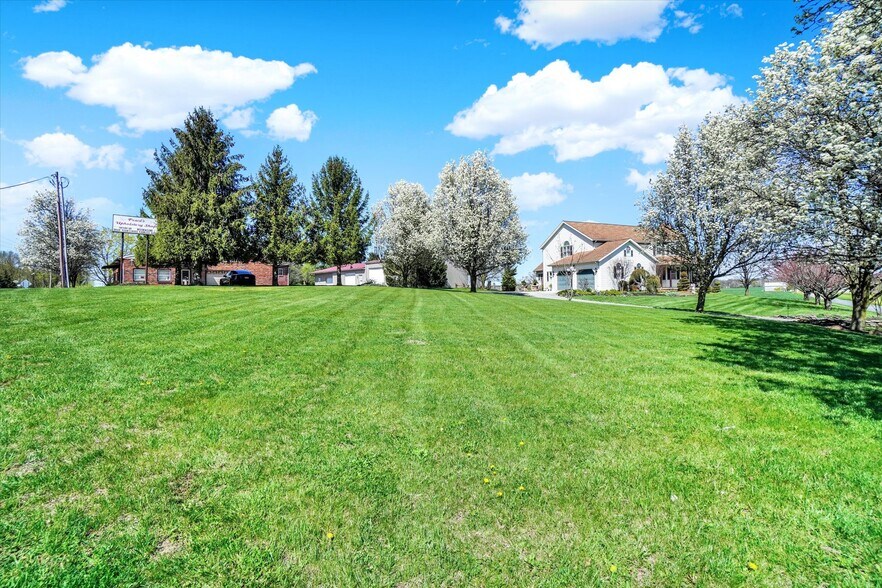 More Photos Of 2553 Roosevelt Ave, York Flex For Sale