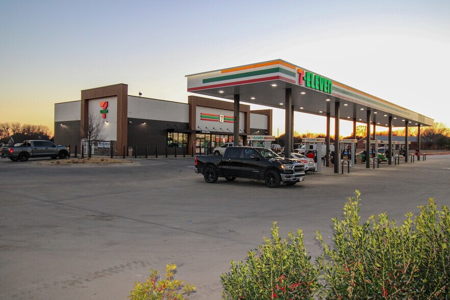 More Photos Of 760 FM664, Red Oak General Retail For Sale