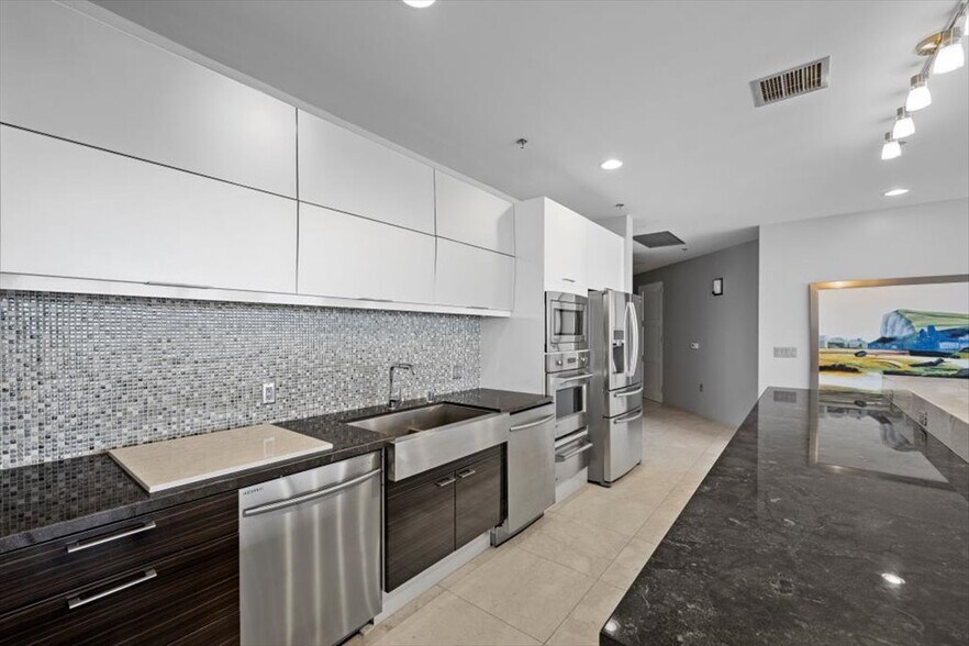 More Photos Of 900 S Las Vegas Blvd, Las Vegas Apartments For Sale