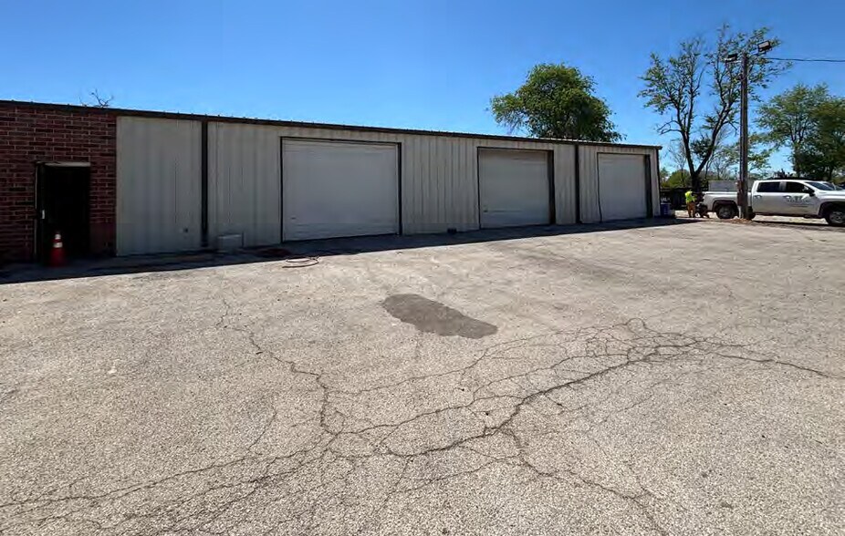 More Photos Of 422 S 40th St, Springdale Unknown For Lease