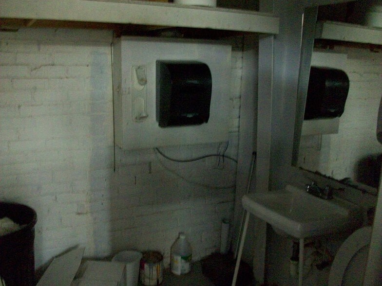 More Photos Of 124 Bushnell Plz, Bushnell Storefront Retail Office For Sale