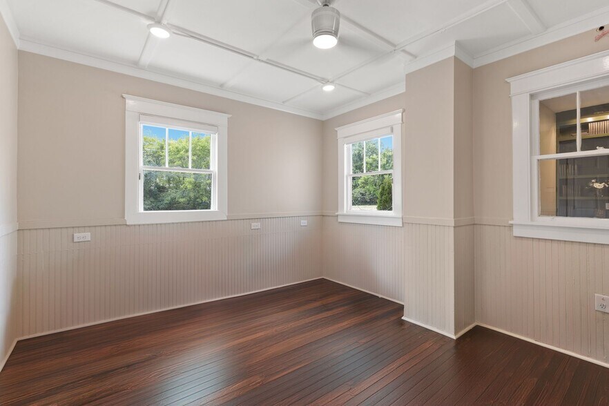 More Photos Of 157 Old Shackle Island Rd, Hendersonville Storefront Retail Office For Sale