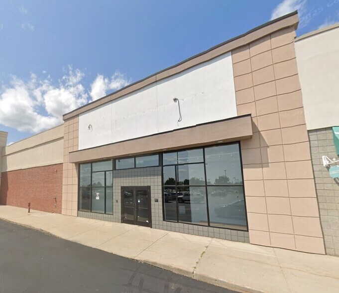 More Photos Of 8795 Boon Rd, Cadillac Storefront For Lease