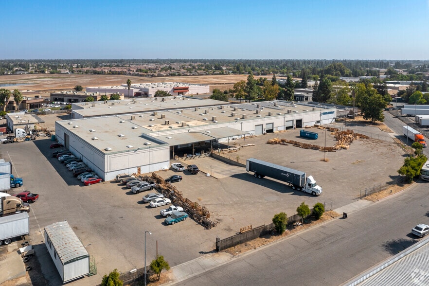 More Photos Of 5333 N Cornelia Ave, Fresno Warehouse For Lease
