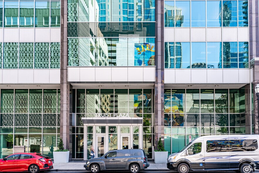 More Photos Of 401 Commerce St, Nashville Office For Sale