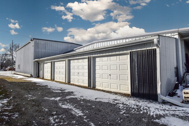 More Photos Of 1304 N Division St, Pontiac Flex For Sale