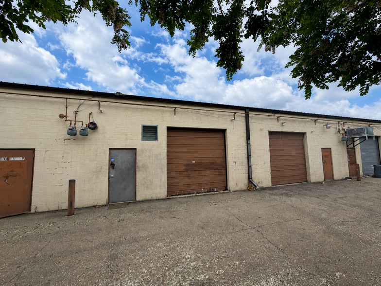 More Photos Of 2200 Chambers Rd, Aurora Warehouse For Sale