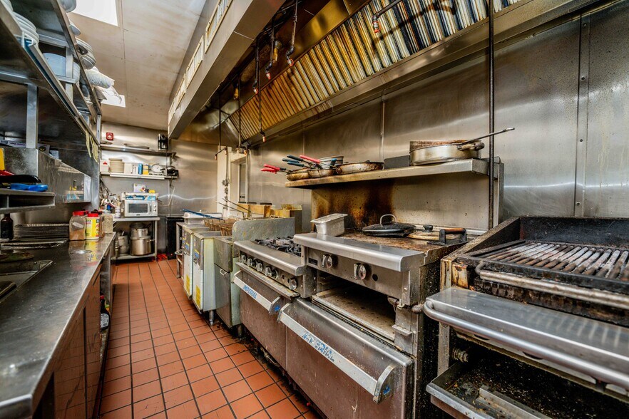 More Photos Of 266 Dartmouth St, New Bedford Restaurant For Sale